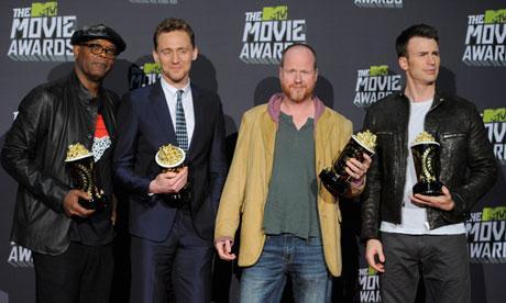 Samuel L Jackson, Tom Hiddleston, Joss Whedon and Chris Evans with the award for best fight for The Avengers. 