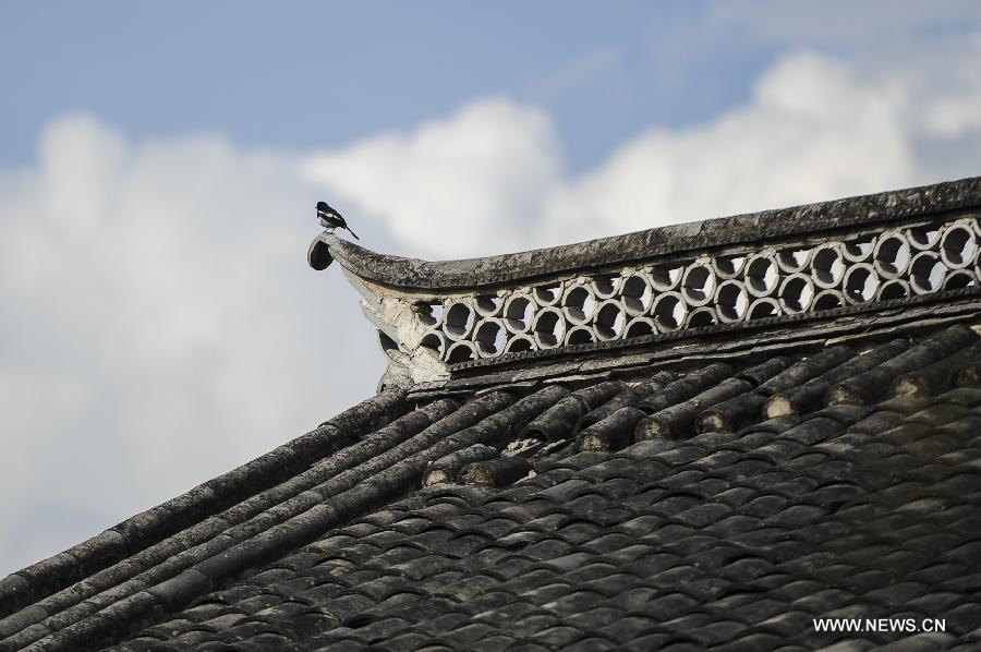 Photo taken on April 16, 2013 shows the scenery of the ancient townlet Heshun in Tengchong County, southwest China's Yunnan Province. The townlet, featuring time-honored temples and houses, is located three kilometers away from the county seat of Tengchong, where live 6,000 people. 