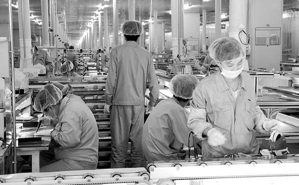 Suntech Power Holdings Co Ltd's production line in Wuxi, Jiangsu province. 