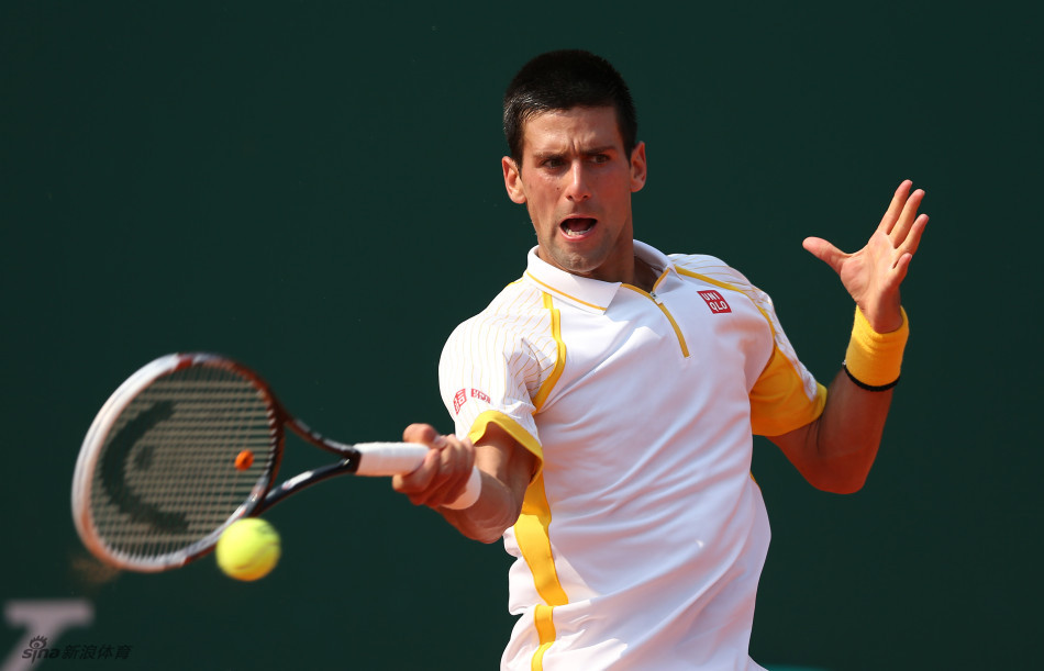 Djokovic returns a ball. 