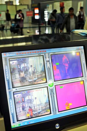 Infrared temperature measuring devices are used at Guangzhou Baiyun Airport on Wednesday as a preventive measure against the H7N9 bird flu virus. [Photo/Xinhua]