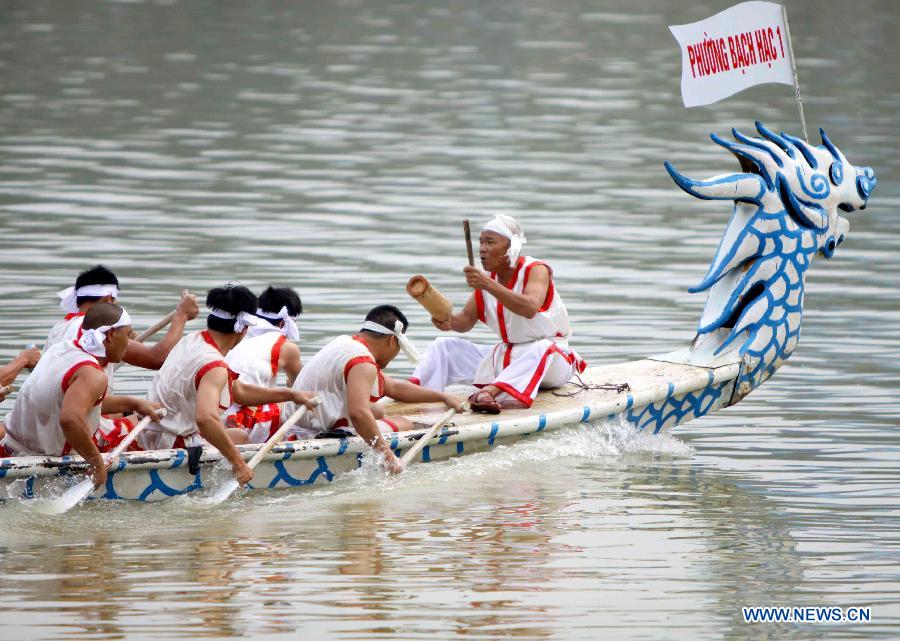 People race during Hung Kings' Temple Festival 2013 in Phu Tho province, Vietnam, April 18, 2013.