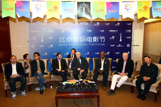 Russian director Nikita Mikhalkov (C) and six other jurors at a group interview in Beijing  on April 17. They are here to preside over Tiantan Awards, a new film award brand established this year for the Beijing International Film Festival. [China.org.cn]