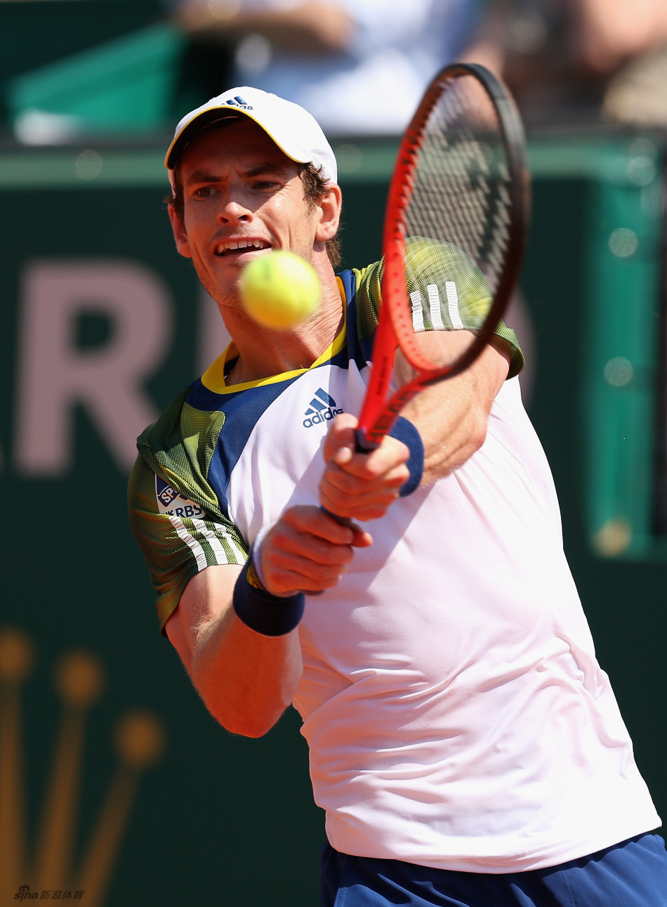  Andy Murray returns a ball to Stanislas Wawrinka in the third round of Monte Carlo Masters.