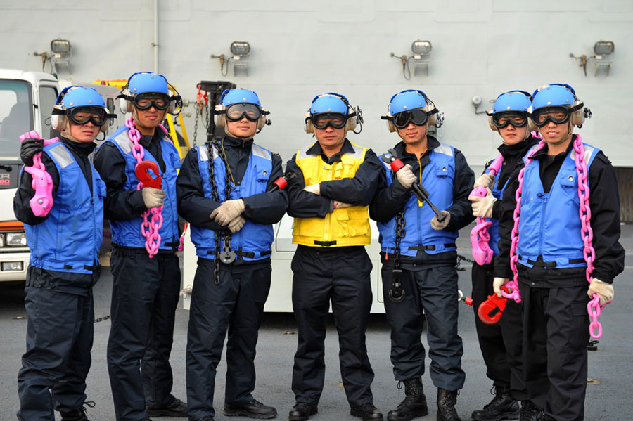 Crew members onboard China's Liaoning Aircraft Carrier pose for a group picture on Thursday April 18, 2013. [Photo/CFP] 