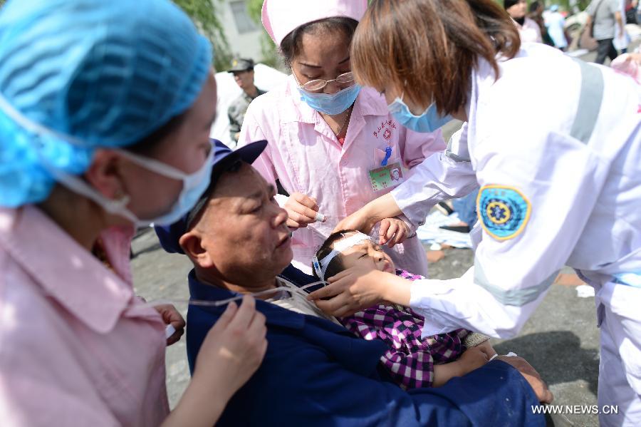 CHINA-SICHUAN-LUSHAN EARTHQUAKE-MEDICAL TREATMENT (CN)