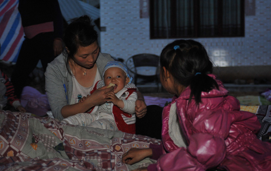 Villagers stay overnight in camps in Lushan County, Ya'an City, southwest China's Sichuan Province, April 20. A 7-magnitude earthquake hit the county at 8:02 a.m. Saturday Beijing Time, according to the China Earthquake Networks Center (CENC). [Liu Jinhai/Xinhua]