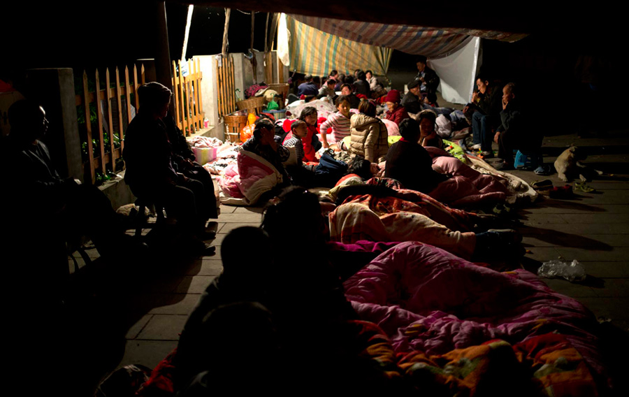 Villagers stay overnight in camps in Lushan County, Ya'an City, southwest China's Sichuan Province, April 20. A 7-magnitude earthquake hit the county at 8:02 a.m. Saturday Beijing Time, according to the China Earthquake Networks Center (CENC). [Fei Maohua/Xinhua]