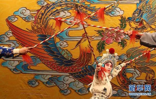 Tianjin City Youth Beijing Opera Troupe (TCYBOT) makes its debut in London Saturday afternoon by enthralling British audience with the traditional Chinese theater performances. [Xinhua]