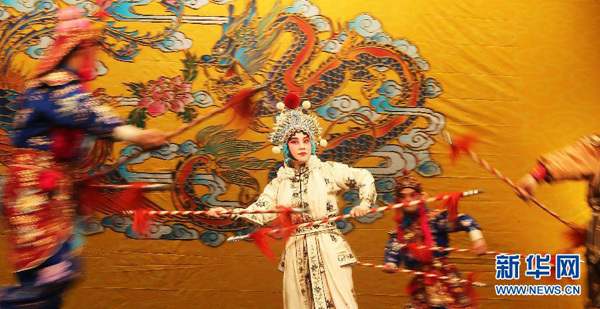 Tianjin City Youth Beijing Opera Troupe (TCYBOT) makes its debut in London Saturday afternoon by enthralling British audience with the traditional Chinese theater performances. [Xinhua]
