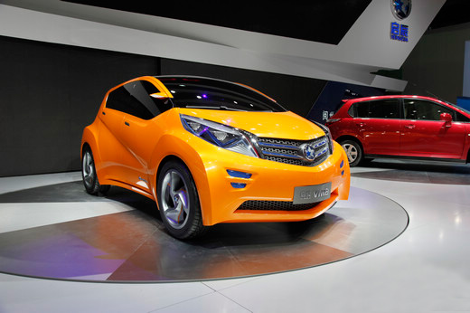 Hybrid and electric models were in the spotlight as the 15th Shanghai International Automobile Industry Exhibition kicked off yesterday. [auto.people.com.cn]