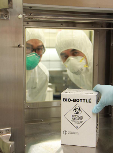 Samples of the human H7N9 virus strain, provided by the mainland, arrive in Taipei Saturday and have been sent to a laboratory so their biological features can be studied. [Xinhua]
