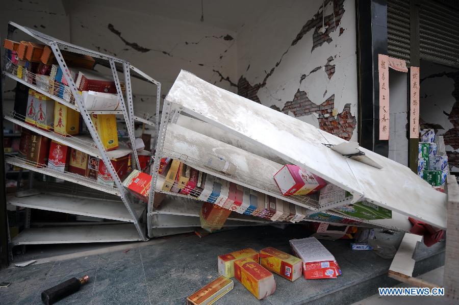 A grocery store is damaged in Lingguan Town of Baoxing County in Ya'an City, southwest China's Sichuan Province, April 21, 2013. A 7.0-magnitude earthquake hit Lushan County of Sichuan Province on Saturday morning, leaving 26 people dead and 2,500 others injured, including 30 in critical condition, in neighboring Baoxing County, county chief Ma Jun said. [Xinhua]