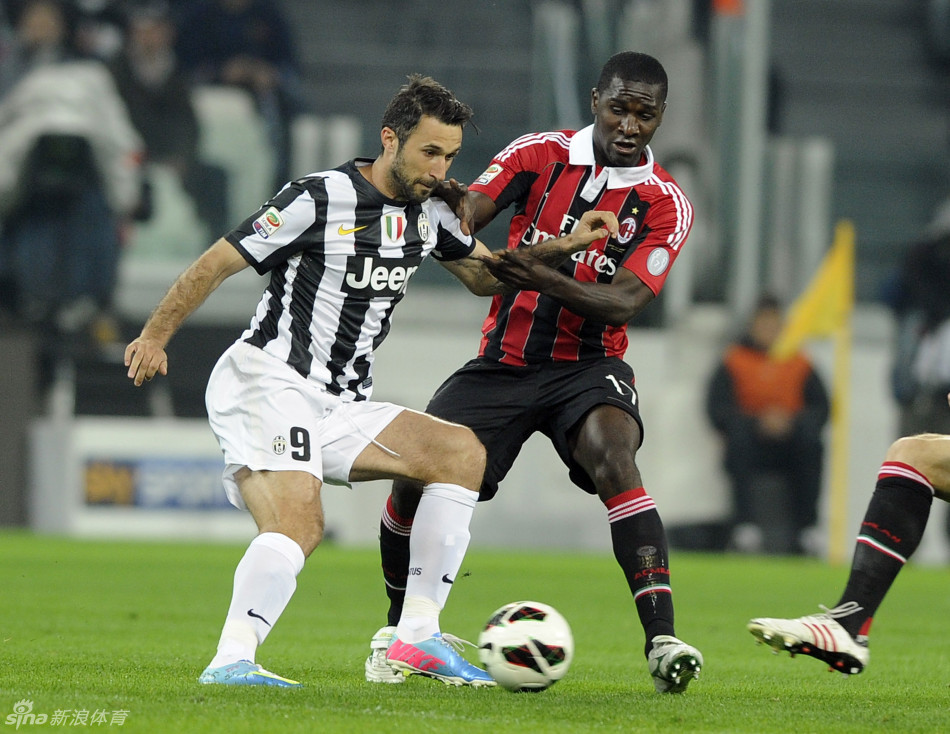 Vucinic holds off Zapata. 