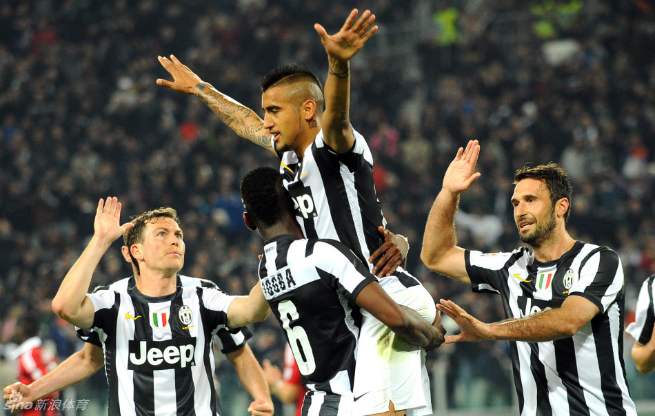 Juventus players celebrate Vidal's goal. 