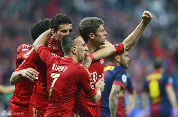 Thomas Müller struck twice as Bayern recorded the biggest win in a UEFA Champions League last-four game to close in on a third final since 2010.