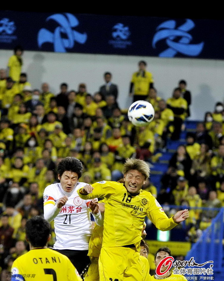 Yu Hai and Junya Tanaka jump for the header.
