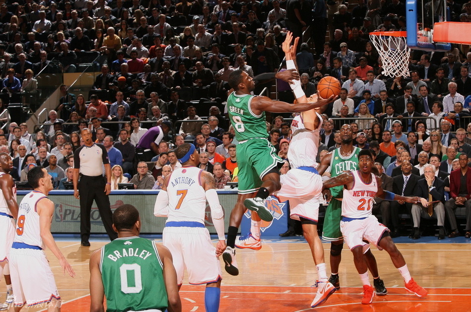 Jeff Green goes up for a layup. 