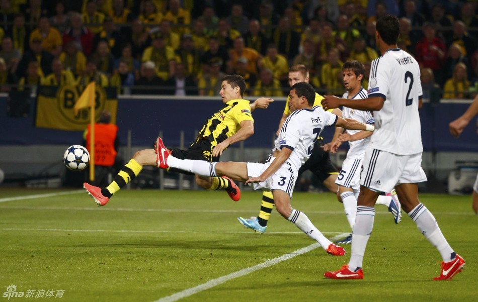 Lewandowski peeled away at the far post to guide Mario Gotze's cross into the far corner.