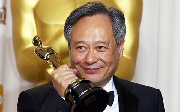 Director Ang Lee poses with his Oscar for Best Director for his film 'Life of Pi' at the 85th Academy Awards in Hollywood, California February 24, 2013. [Photo/Agencies]