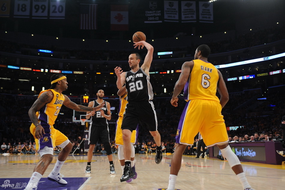 Manu Ginobilli makes a no-look pass. 