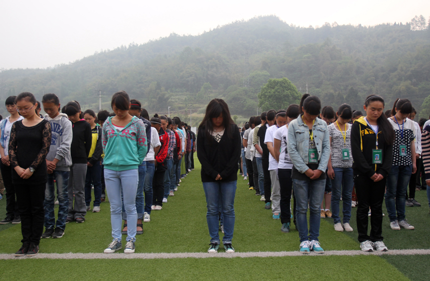 Public mourning was held on Saturday morning in southwest China&apos;s Sichuan Province for those who died in a 7.0-magnitude quake a week ago. 