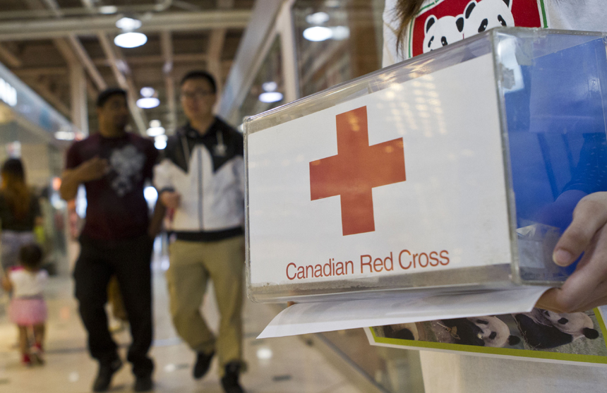 The Chinese cultural center in Toronto, Canada, solicits donations and organizes charity sales for the earthquake-hit Ya'an in southwest China's Sichuan Province on April 27. The money will be sent to China through the Canadian Red Cross. [Xinhua photo] 