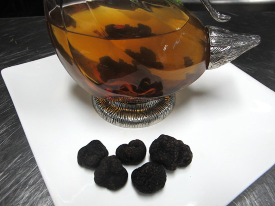 Thick slices of Chinese truffles are infused in Chinese wine and served as an aperitif to wake the taste buds. [Photo/China Daily]