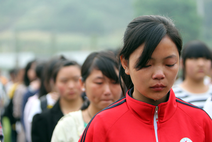 Tears run down the face of a student at Lushan Middle School in Sichuan Province yesterday morning, at a public mourning for the people who died in a 7.0-magnitude earthquake a week ago.