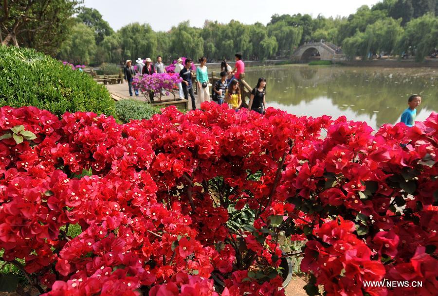 Tourists are seen in the Daguan Park in Kunming, capital of southwest China's Yunnan Province, April 30, 2013. Tourism boosted in Kunming during the three-day public holidays for the international workers' day on May 1. (Xinhua/Lin Yiguang)