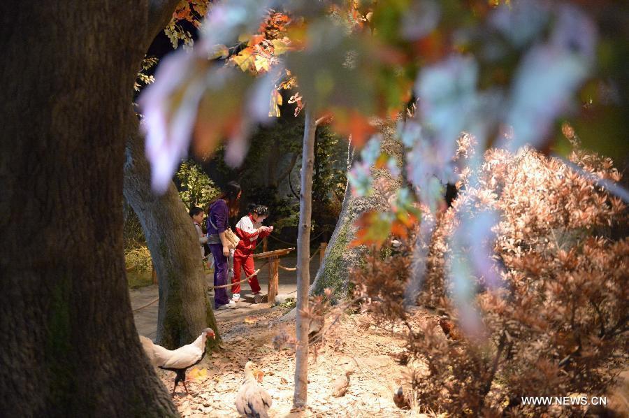 People visit the provincial museum of Jiangxi in Nanchang, capital of east China's Jiangxi Province, April 30, 2013. The museum is one of the popular places for trouists to visit in Jiangxi during the three-day May Day holidays. (Xinhua/Zhou Mi) 