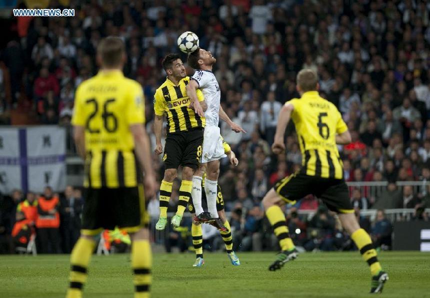 Borussian Dortmund&apos;s players celebrate after the UEFA Champions League semi-final against Real Madrid in Madrid, capital of Spain, April 30, 2013. Borussia Dortmund qualified for the Champions League final, beating Real Madrid 4-3 on aggregate despite a 2-0 loss Tuesday. (Xinhua/Xie Haining) 