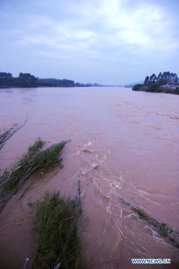 The swollen Nanliujiang River is seen in Bobai County, south China&apos;s Guangxi Zhuang Autonomous Region, May 1, 2013. Floods and landslides triggered by heavy rain have claimed five lives while affecting more than 200,000 people in Guangxi.