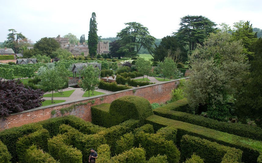 Hampton Court Palace Maze 