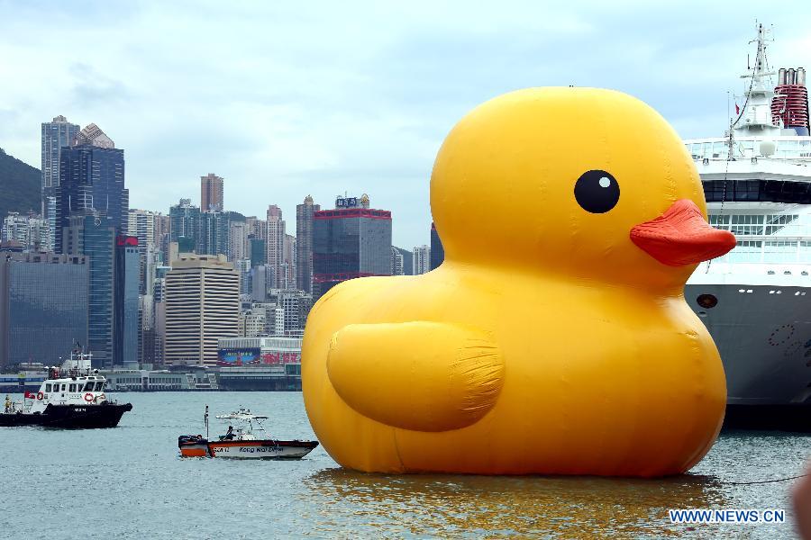 CHINA-HONG KONG-HUGE RUBBER DUCK (CN)