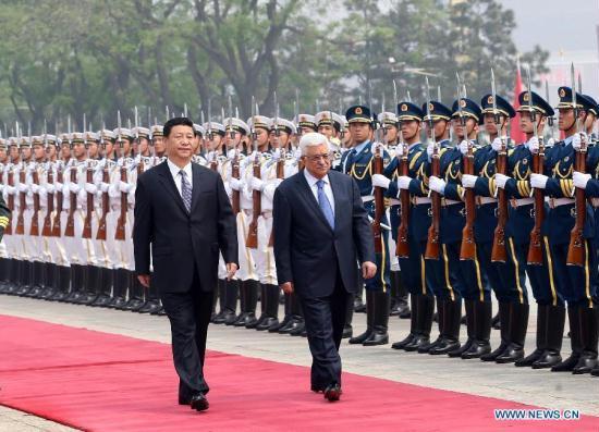 Chinese President Xi Jinping (L) and Palestinian President Mahmoud Abbas review an honor guard during a welcoming ceremony held for Abbas in Beijing, capital of China, May 6, 2013. [Xinhua]