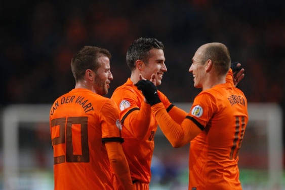  Robin van Persie and Arjen Robben will play in Netherlands' friendly against China.