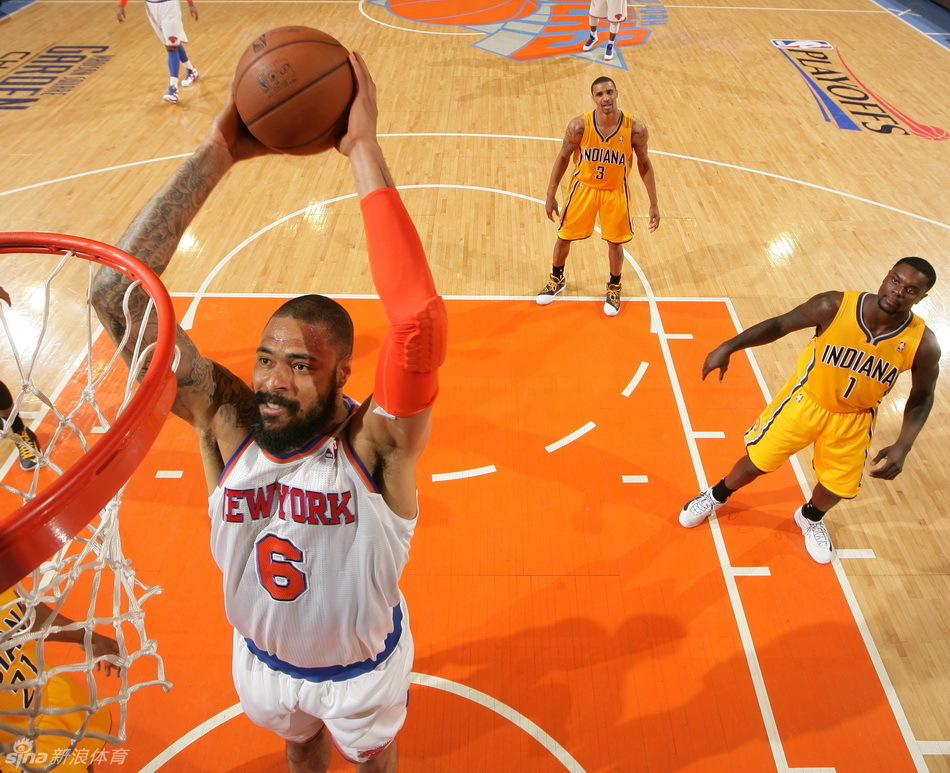 Tyson Chandler slams dunk. 