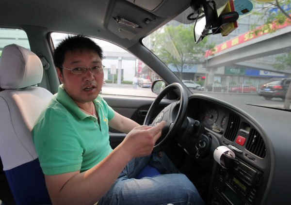 Beijing will hold a public hearing on May 23 to discuss a plan it released on Tuesday to raise fares to address the taxi shortage in the capital. [Photo / China Daily]