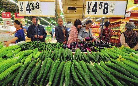 China's April inflation rate rose by 2.4 percent year on year. [File photo]