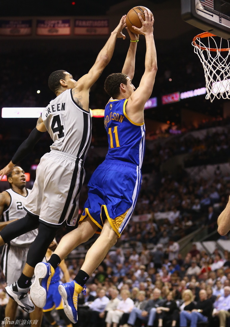  Green comes from behind to block Thompson's slam.