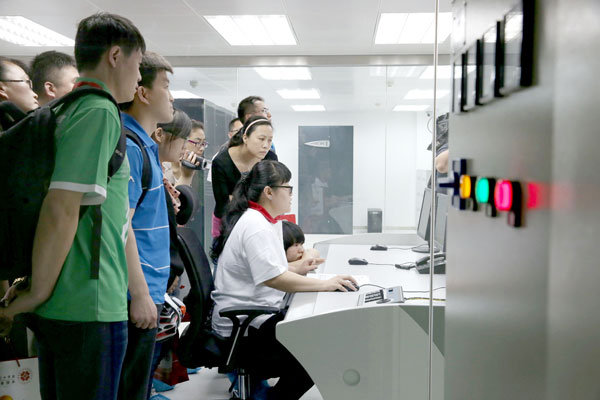 The China Marrow Donor Program, which holds information about 1.65 million donor volunteers, held an open house in Beijing on Wednesday to mark World Red Cross Day. Program officials hope to sign up more volunteers, as the number in China is still low. Jiang Dong / China Daily 