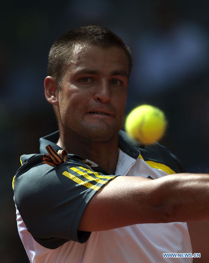 Mikhail Youzhny of Russia returns the ball during his men&apos;s 3rd round match against Rafael Nadal of Spain in the Madrid Tennis Open in Madrid, Spain, on May 9, 2013. Mikhail Youzhny lost 0-2.