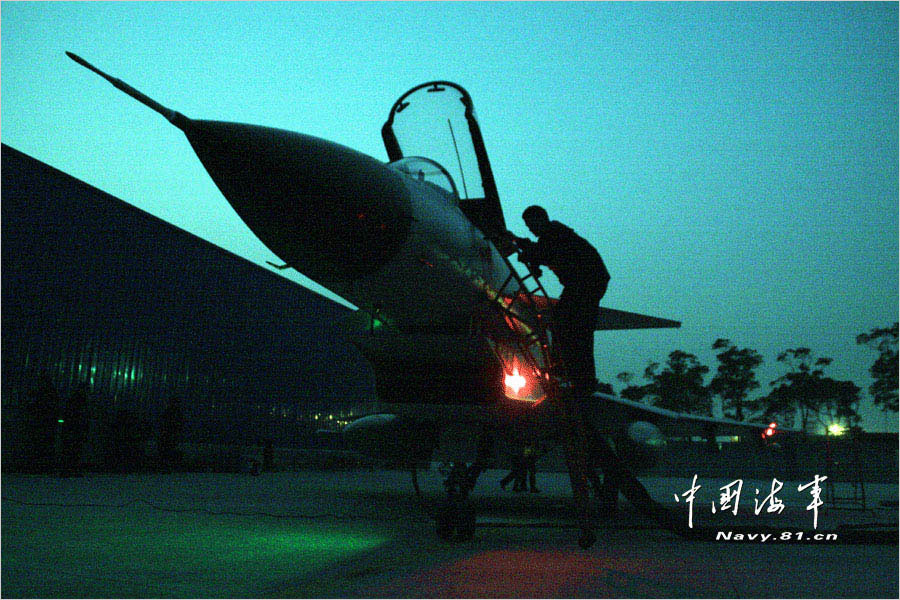 Recently, a flight regiment under the Navy of the Chinese People's Liberation Army (PLAN) organized its new-type fighters to carry out night flight training. [Photo/Chinamil.com.cn]