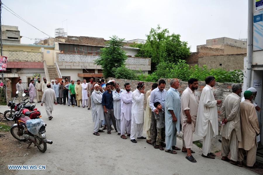 Pakistanis begin to vote in one-day general election