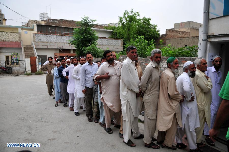 Pakistanis begin to vote in one-day general election