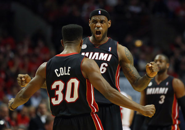 James, Bosh lead Heat past Bulls