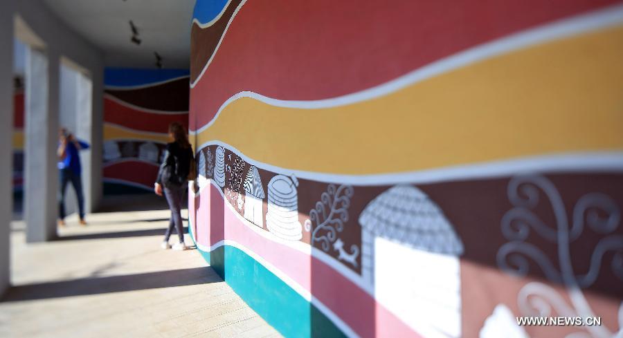 Photo taken on May 10, 2013 shows an Indian style wall in the 2013 World Landscape Art Exposition Jinzhou China, in Jinzhou, northeast China's Liaoning Province. The exposition kicked off on Friday, attracting more than 300 artists from home and abroad. (Xinhua/Yang Qing) 