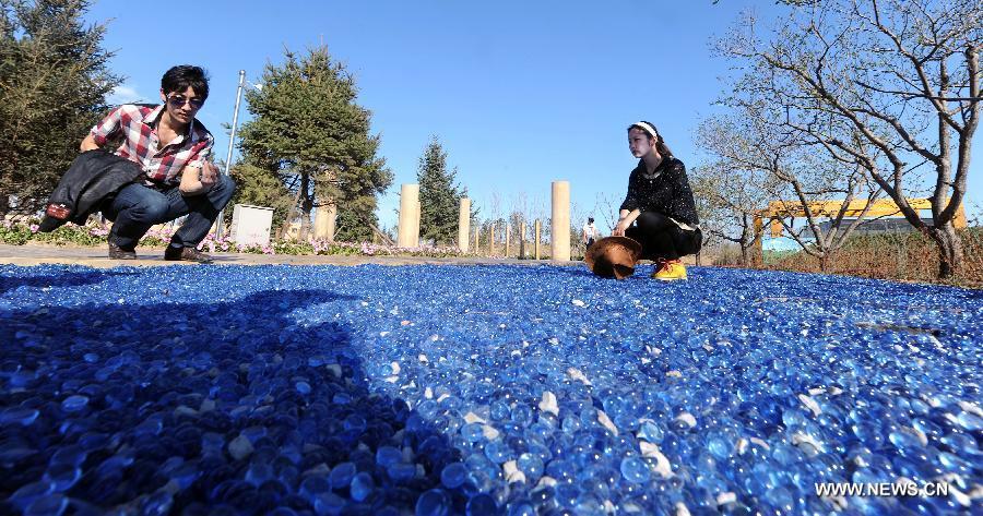 Tourists visit the Southern Cross park in the 2013 World Landscape Art Exposition Jinzhou China, in Jinzhou, northeast China's Liaoning Province, May 10, 2013. The exposition kicked off on Friday, attracting more than 300 artists from home and abroad. (Xinhua/Yang Qing) 