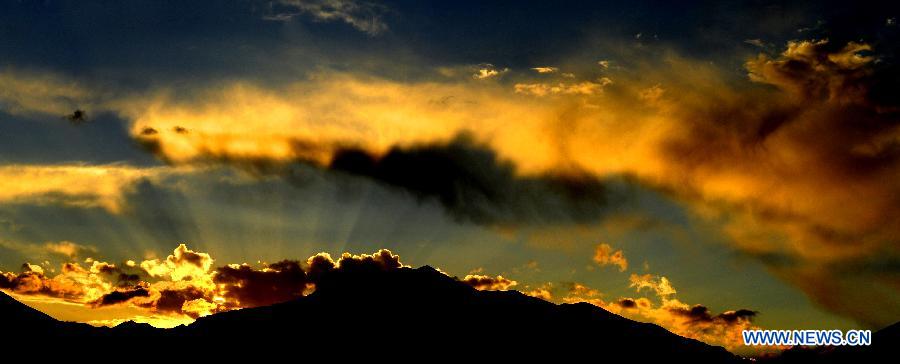 CHINA-NORTHERN TIBET-MOUNTAINOUS AREA-SCENERY (CN)